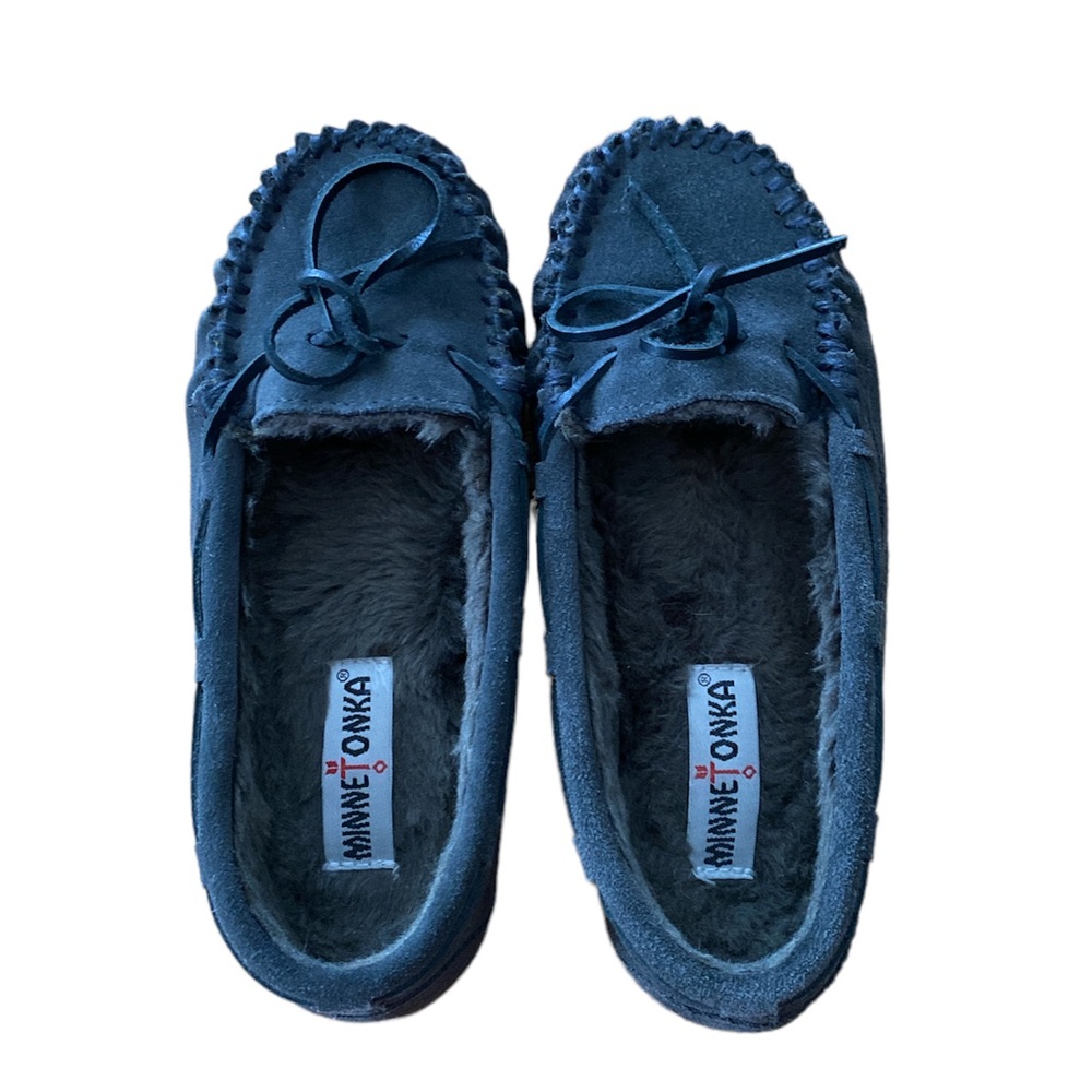Minnetonka Gray Leather/Suede Moccasin with Faux Fur Lining & Solid Sole Size 7 - Picture 4 of 10